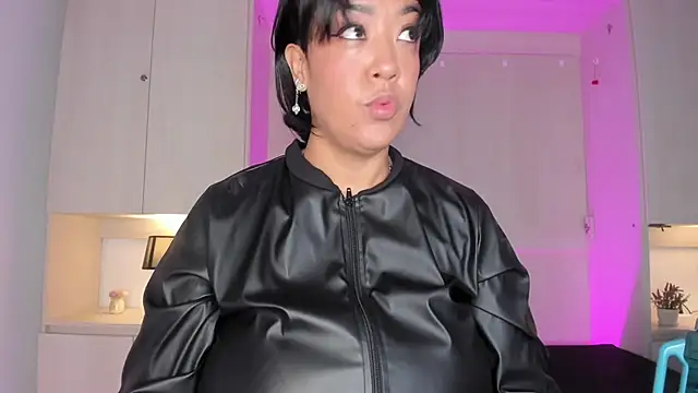 VickyRuiz  online show from October 2, 2025, 12:08 pm