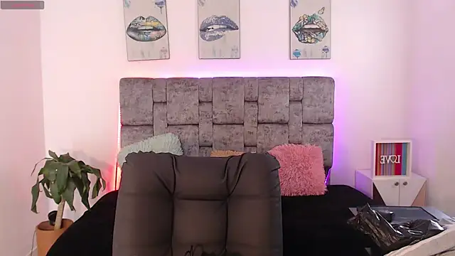 melodydoll online show from October 29, 2025, 1:32 pm