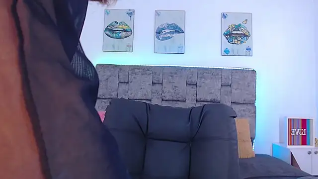 melodydoll online show from November 26, 2025, 1:11 pm