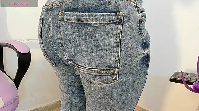 Gabrielaa Miller  online show from September 17, 2025, 8:33 pm