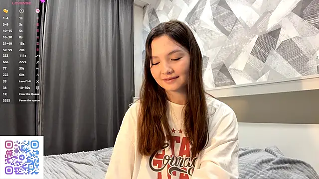 Snapshot of KiraVelvet chatting on October 16, 2025, 7:11 pm KiraVelvet online show from October 16, 2025, 7:11 pm