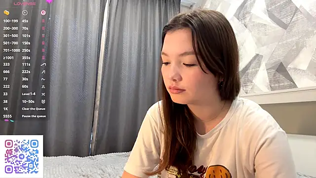 Snapshot of KiraVelvet chatting on October 28, 2025, 8:13 am KiraVelvet online show from October 28, 2025, 8:13 am