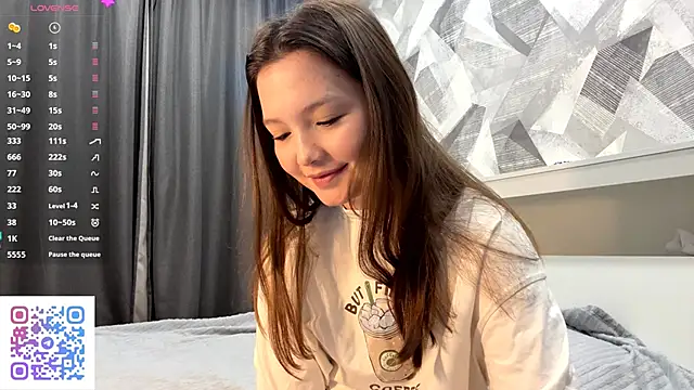 Snapshot of KiraVelvet chatting on October 19, 2025, 7:38 pm KiraVelvet online show from October 19, 2025, 7:38 pm