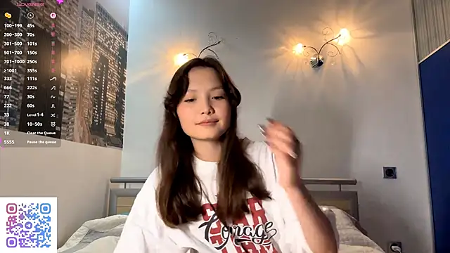 Snapshot of KiraVelvet chatting on September 17, 2025, 9:44 am KiraVelvet online show from September 17, 2025, 9:44 am