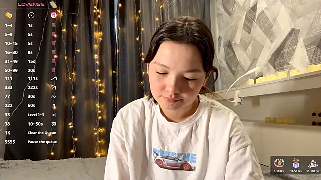 Snapshot of KiraVelvet chatting on November 30, 2025, 8:37 am KiraVelvet online show from November 30, 2025, 8:37 am