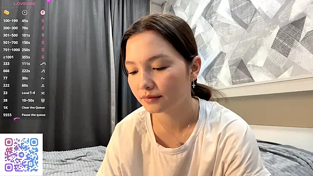 Snapshot of KiraVelvet chatting on October 23, 2025, 7:12 pm KiraVelvet online show from October 23, 2025, 7:12 pm