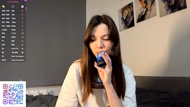 Snapshot of KiraVelvet chatting on October 5, 2025, 2:19 pm KiraVelvet online show from October 5, 2025, 2:19 pm