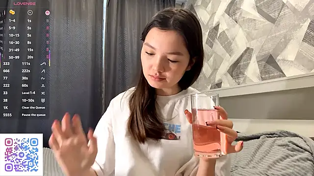 Snapshot of KiraVelvet chatting on November 5, 2025, 8:06 am KiraVelvet online show from November 5, 2025, 8:06 am