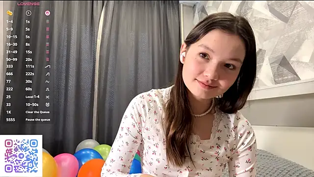 Snapshot of KiraVelvet chatting on November 19, 2025, 9:31 am KiraVelvet online show from November 19, 2025, 9:31 am