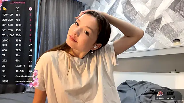 Snapshot of KiraVelvet chatting on October 12, 2025, 1:23 pm KiraVelvet online show from October 12, 2025, 1:23 pm