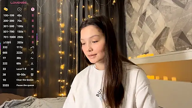 Snapshot of KiraVelvet chatting on November 26, 2025, 4:18 pm KiraVelvet online show from November 26, 2025, 4:18 pm