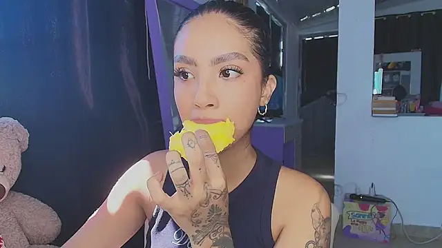 mia yireth online show from November 7, 2025, 2:32 pm