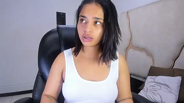 ScarletDoll online show from October 22, 2025, 2:44 am