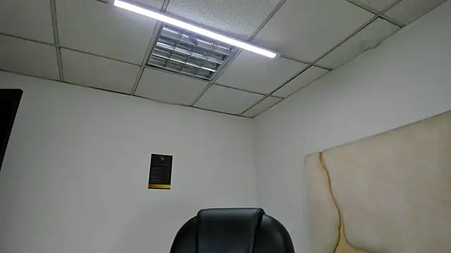 ScarletDoll online show from October 26, 2025, 3:40 am