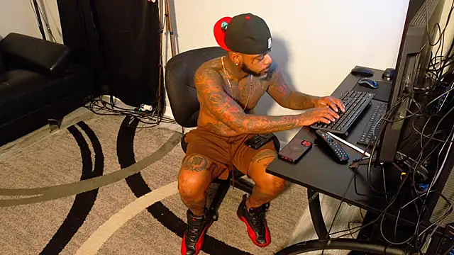 SLANGONDEMHOES online show from November 3, 2025, 7:28 pm