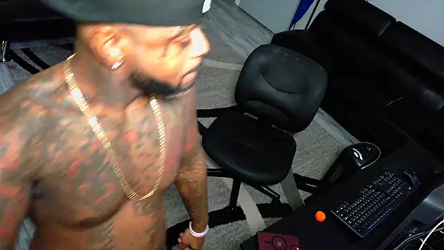 SLANGONDEMHOES online show from December 17, 2025, 7:41 pm