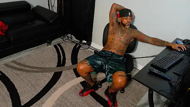 SLANGONDEMHOES online show from November 10, 2025, 6:57 pm