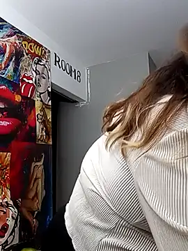 curvy diva  online show from December 4, 2025, 9:30 am