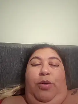 curvy diva  online show from November 11, 2025, 12:05 am