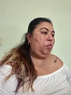 curvy diva  online show from February 14, 2026, 2:06 pm