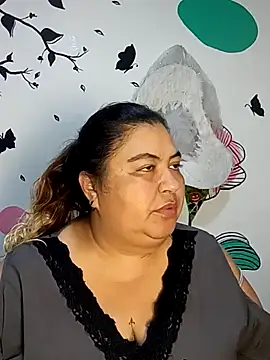 curvy diva  online show from December 1, 2025, 9:54 am