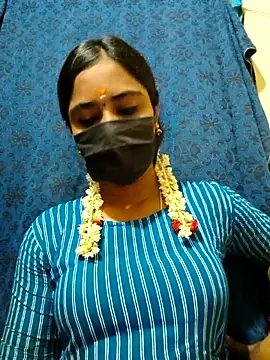 mini-queen online show from November 17, 2025, 4:11 pm