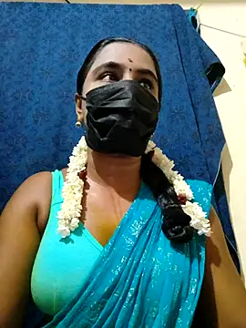 mini-queen online show from October 6, 2025, 1:23 pm