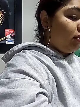 snow belle online show from September 12, 2025, 3:06 am