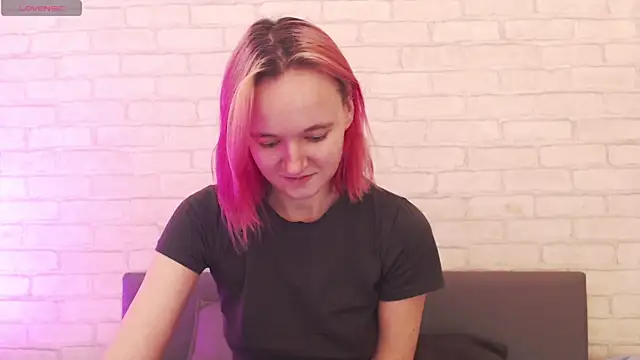 Ericha Stone online show from November 4, 2025, 1:20 am