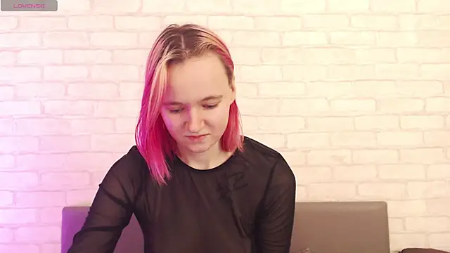 Ericha Stone online show from November 11, 2025, 1:33 am