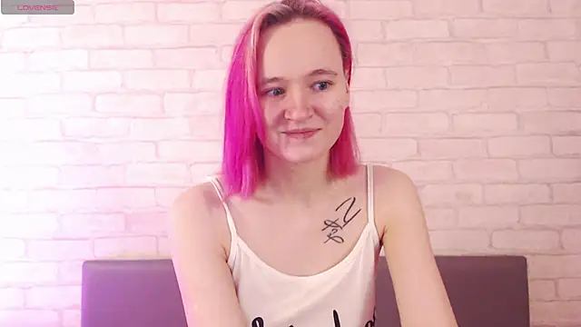 Ericha Stone online show from October 12, 2025, 1:07 am