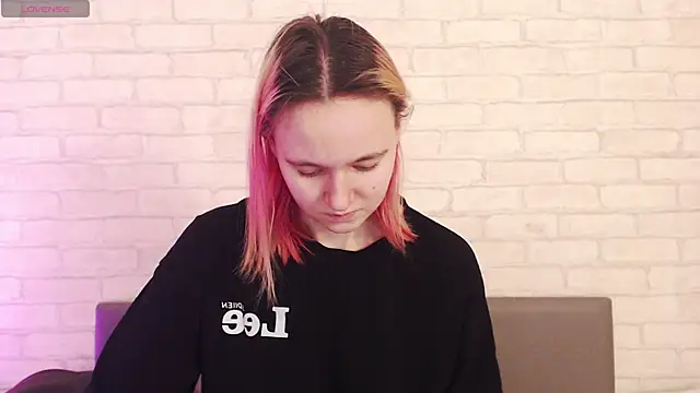 Ericha Stone online show from January 10, 2026, 1:23 am