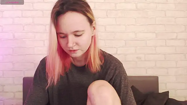 Ericha Stone online show from April 3, 2026, 1:23 am