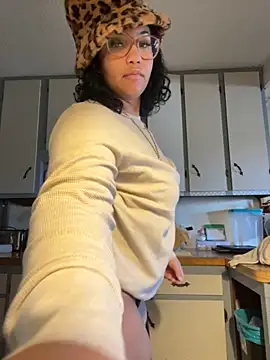 StylishEchium online show from November 26, 2025, 7:58 pm