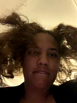 StylishEchium online show from October 5, 2025, 3:36 pm