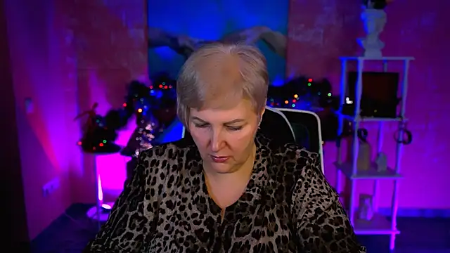 MaryMogan online show from December 18, 2025, 1:04 pm