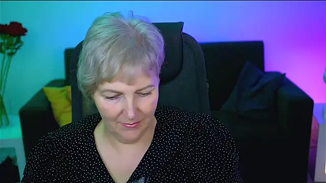 MaryMogan online show from October 14, 2025, 4:13 am