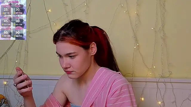 MauraSpurrier online show from October 5, 2025, 7:48 pm