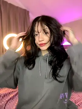 YourLittleDevil online show from October 18, 2025, 1:24 pm