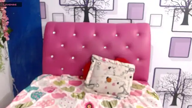 vanesa19  online show from October 27, 2025, 4:52 pm