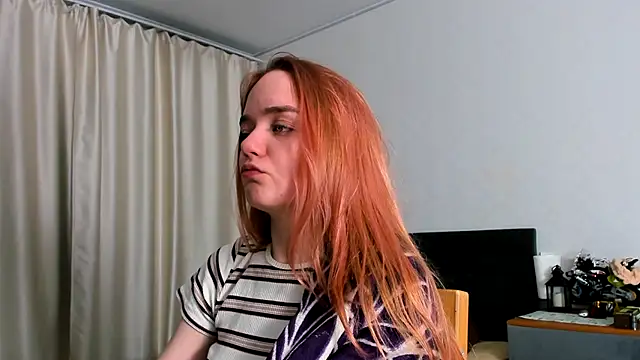 JanetShy online show from November 10, 2025, 7:02 am