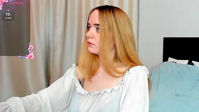 JanetShy online show from September 24, 2025, 12:22 pm