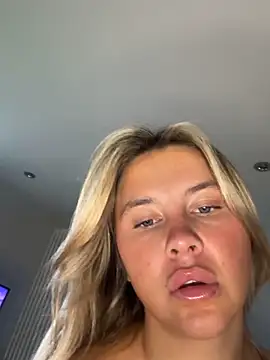 EllaBluee online show from October 3, 2025, 10:06 am