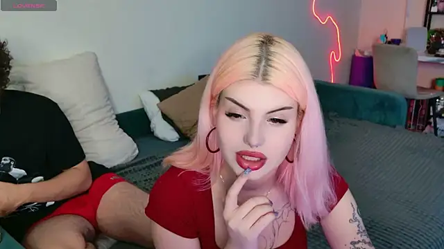 Alice18James online show from September 18, 2025, 1:47 pm