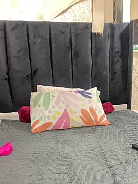 SexyPetitex25 online show from February 25, 2026, 8:52 pm