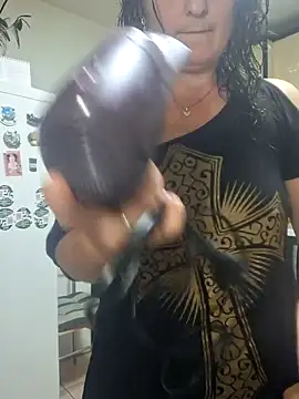 Fluturas2 online show from October 18, 2025, 5:37 pm