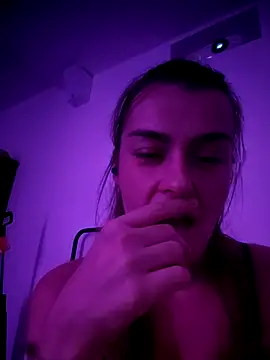 Carolinemiam online show from November 4, 2025, 2:26 am