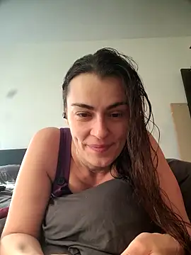 Carolinemiam online show from March 4, 2026, 9:17 am