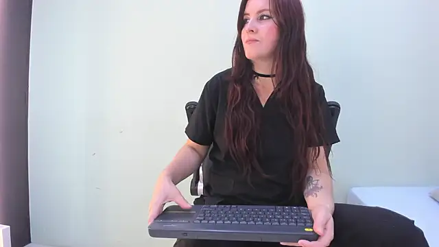 sophieturner mg online show from July 14, 2026, 7:09 pm