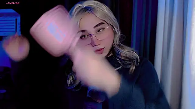 Degeneresqueen online show from July 18, 2026, 8:23 am